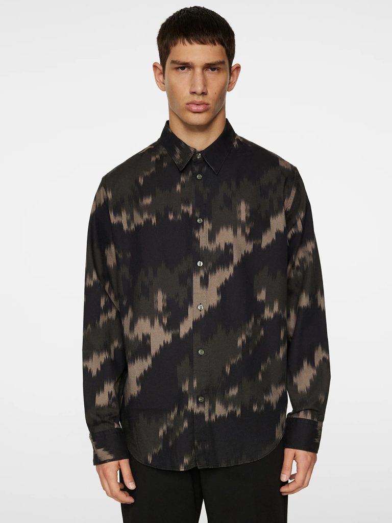 B1671-Reg-LS-Tencel-Print-Shirt-J-Lindeberg-Warp-Forest-Front