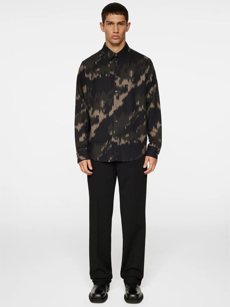 B1671-Reg-LS-Tencel-Print-Shirt-J-Lindeberg-Warp-Forest-Front-Full-Body