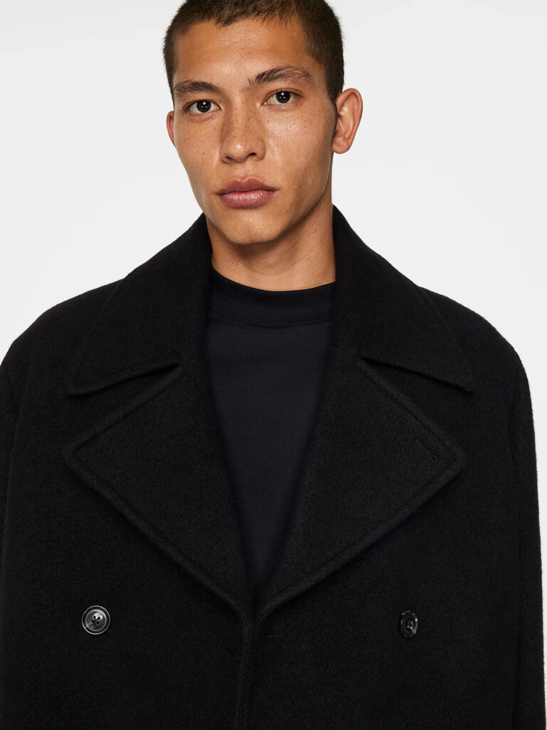 B1681-Arno-Double-Breasted-Coat-J-Lindeberg-Black-Front-Close-Up-Lapel-3