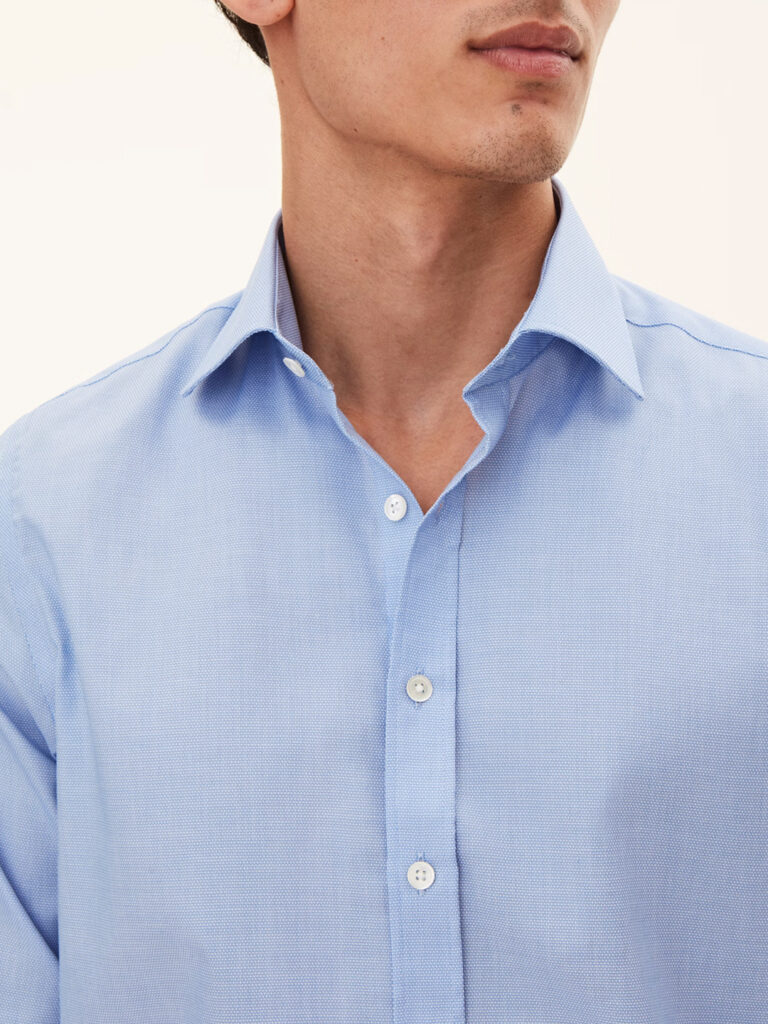 B1698-Slim-Fit-Cut-Away-Non-Iron-Cotton-Shirt-Oscar-Jacobson-Lt-Blue-Front-Close-Up-Collar