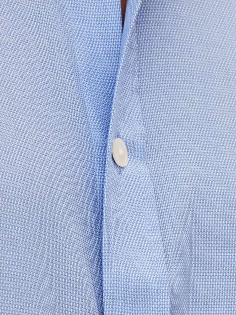 B1698-Slim-Fit-Cut-Away-Non-Iron-Cotton-Shirt-Oscar-Jacobson-Lt-Blue-Front-Close-Up-Fabric