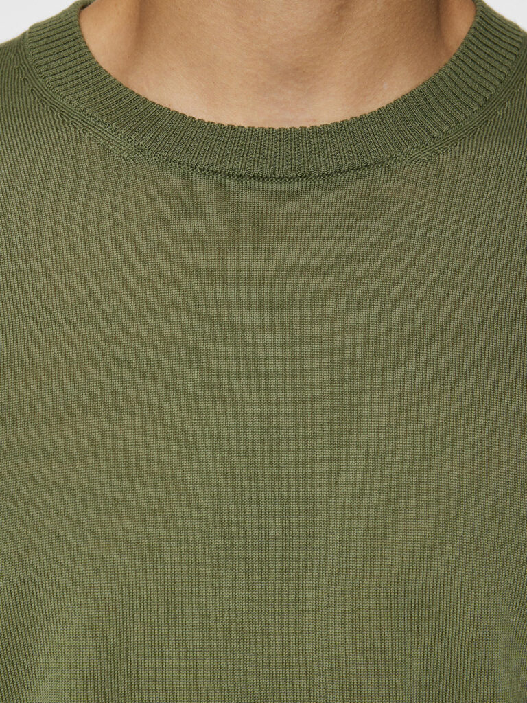 B1712-Keane-Lt-Merino-Sweater-J-Lindeberg-JL-Olivine-Front-Detail