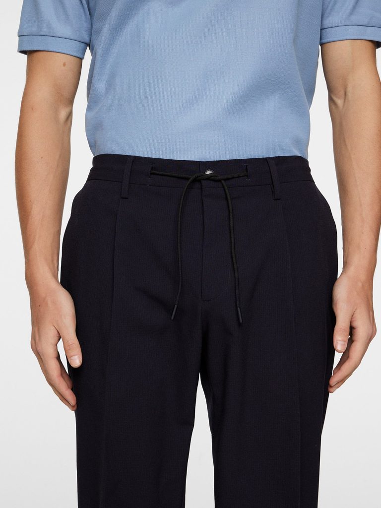 B1747-Jun-Oxy-Tech-Stretch-PantsJ-Lindeberg-JL-Navy-Front_Close-Up