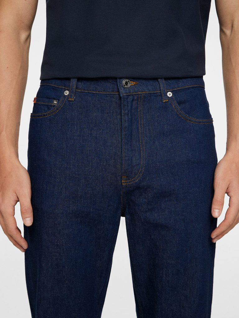 B1749-Cody-Rinsed-Reg-Jeans-J-Lindeberg-Rinsed-Blue-Front-Close-Up