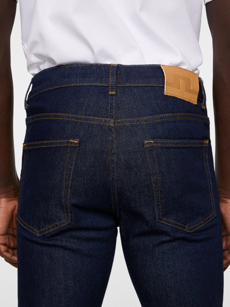 B1750-Jax-Rinsed-Slim-Jeans-J-Lindeberg-Rinsed-Blue-Back-Close-Up