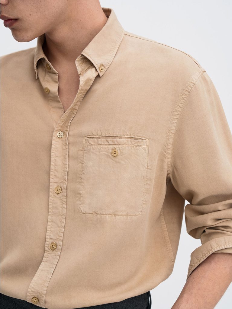 B1767-Zachary-Shirt-Filippa-K-Latte-Beige-Front-Close-Up-1