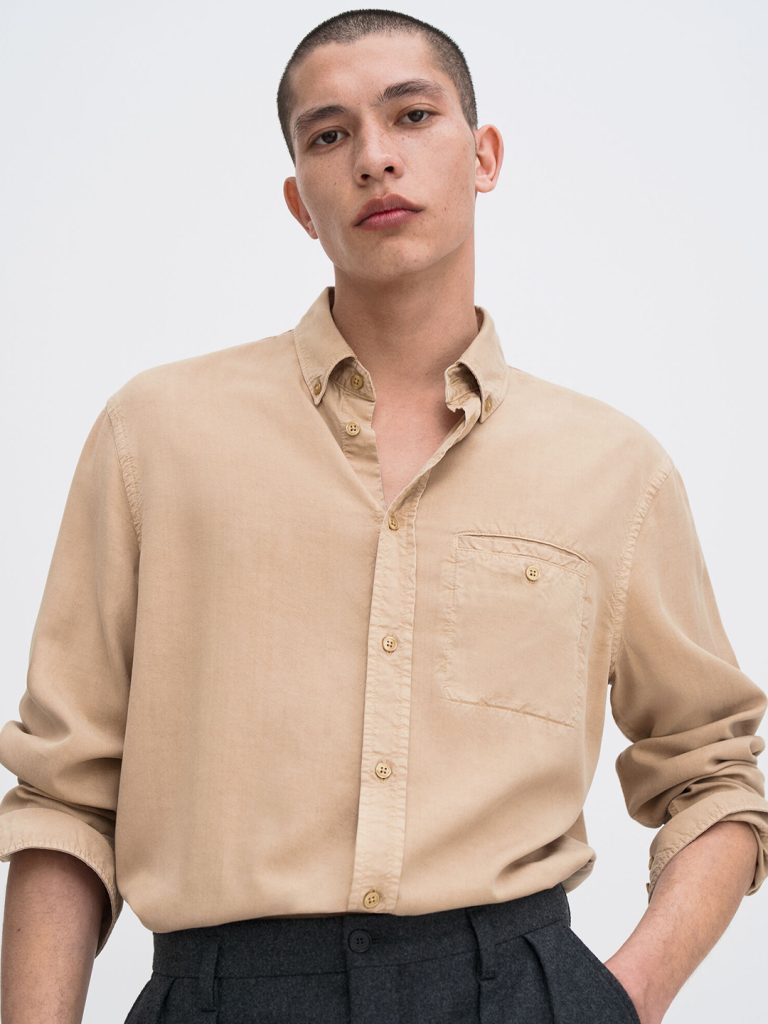 B1767-Zachary-Shirt-Filippa-K-Latte-Beige-Front-Close-Up