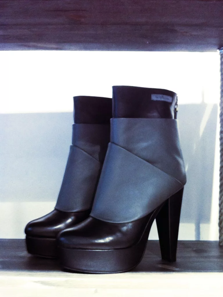 C0098-Dim-Boots-The-Local-Firm-Black-Front