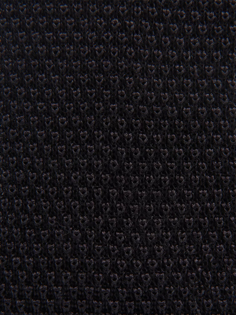 C0344-Knitted-Tie-Oscar-Jacobson-Black-Front-Close-Up-Knit