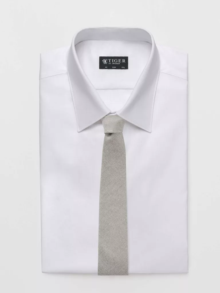 C1019-Tarif-Tie-Tiger-of-Sweden-Soft-Latte-Front-on-shirt