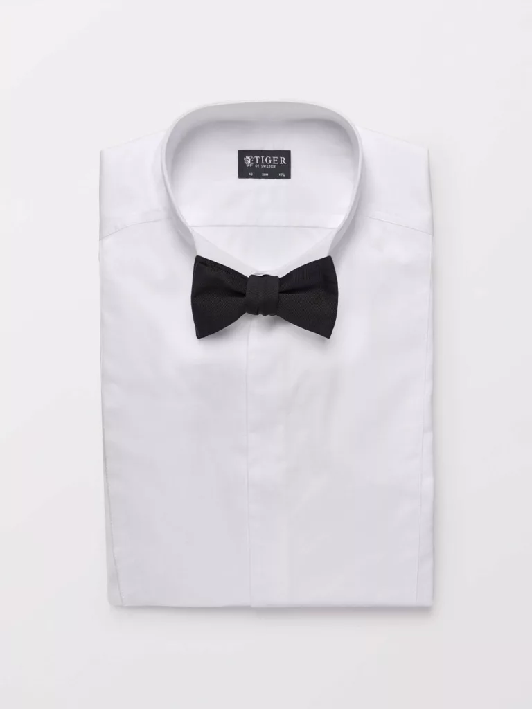 C1108-Boaz-Bow-Tie-Tiger-Of-Sweden-Black-Front-Flat-Lay-Scaled