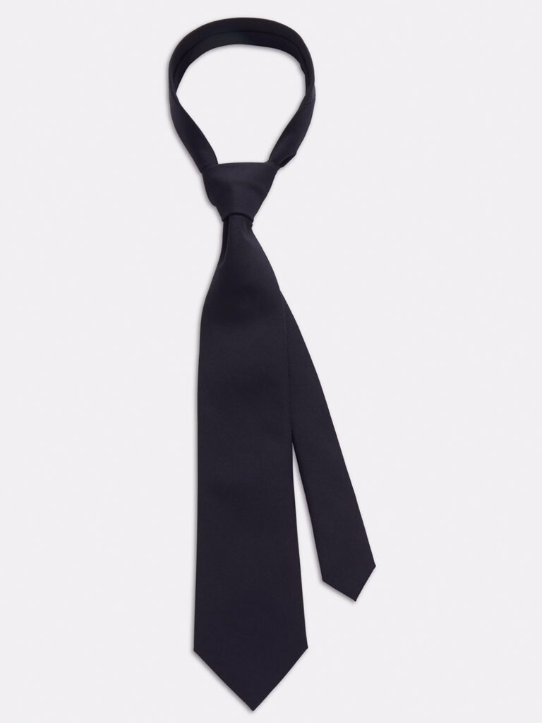 C1124-Microstructure-Tie-Oscar-Jacobson-navy-front-tied-tie