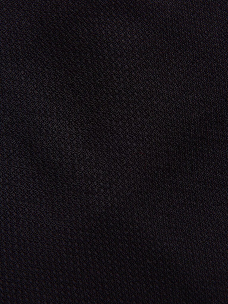 C1125-7-fold-tropical-wool-tie-oscar-Jacobson-black-front-close-up