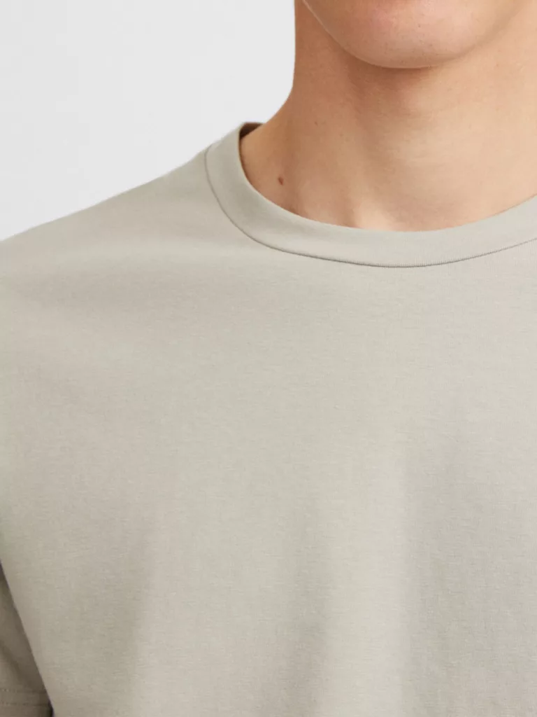 S0116-Lycra-Tee-Filippa-K-Light-Sage-Front-Close-Up-Neck