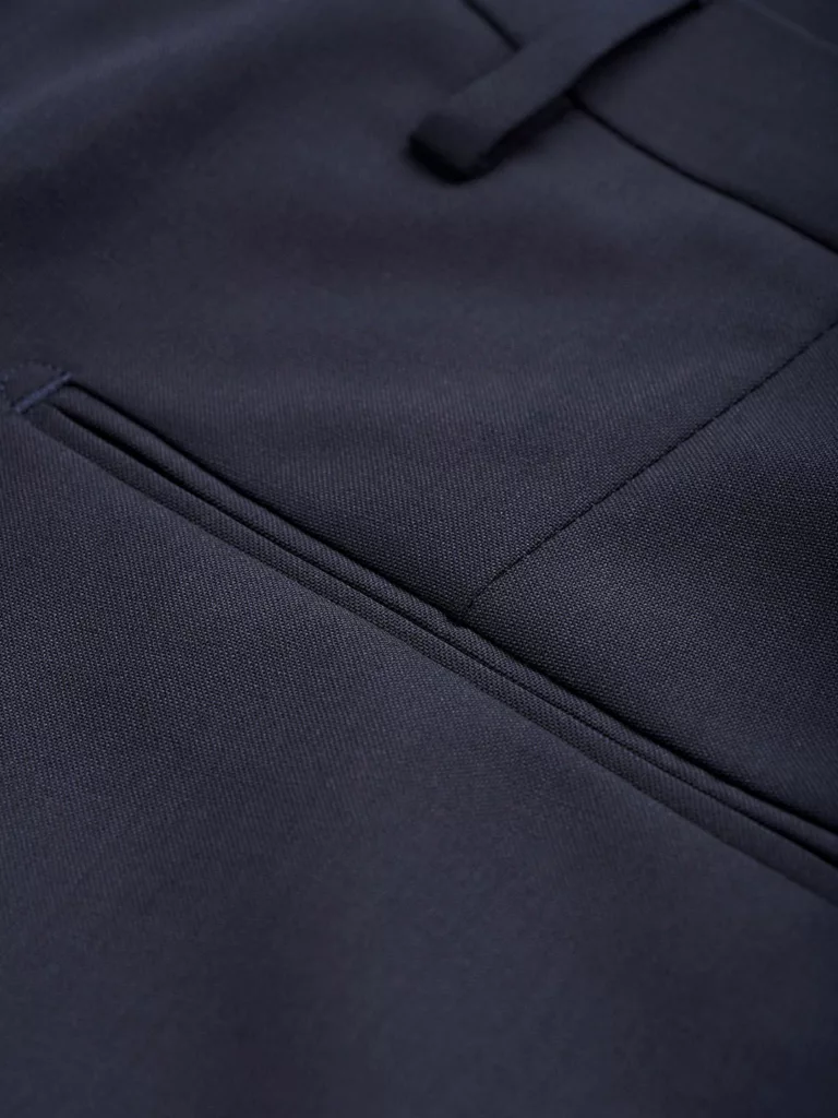 T0071-Thodd-Trouser-Tiger-of-Sweden-Sky-Captain-Back-Close-Up
