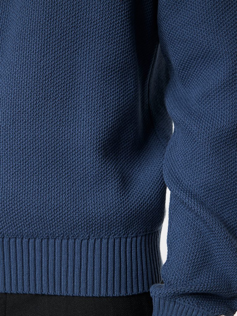 b1759-Oliver-Structure-Sweater-J-Lindeberg-Vintage-Blue-Front-Close-Up